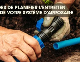 Les mains d'un technicien réparant un système d'irrigation goutte à goutte.